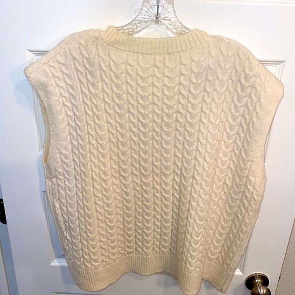 NWOT Entro Sz M Cream Sweater Knit Vest Top Oversized V Neck Plush Stretchy - Picture 6 of 8